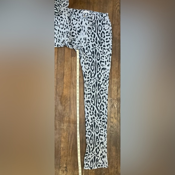 Good American Black and Gray Animal Print Jeans - Picture 6 of 10